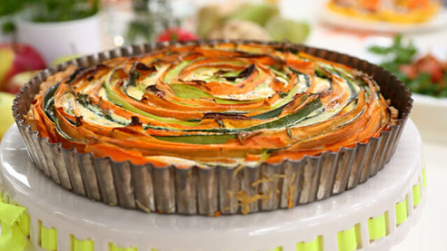 Tarta z marchewką, pietruszką i kozim serem